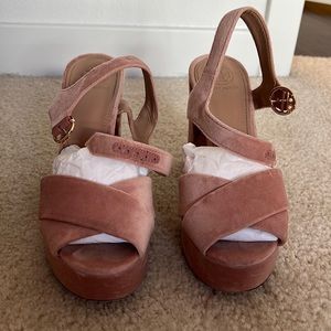 Tory Burch Loretta sandals. Pink velvet